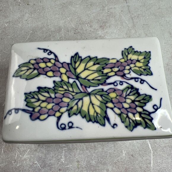 Fifth Avenue Crystal LTD Porcelain Lidded Trinket Jewelry Box Grape Leaf Pattern - Picture 3 of 12